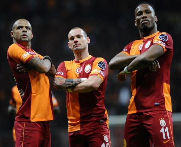 görmeyenler için takımın gol sevinci :)