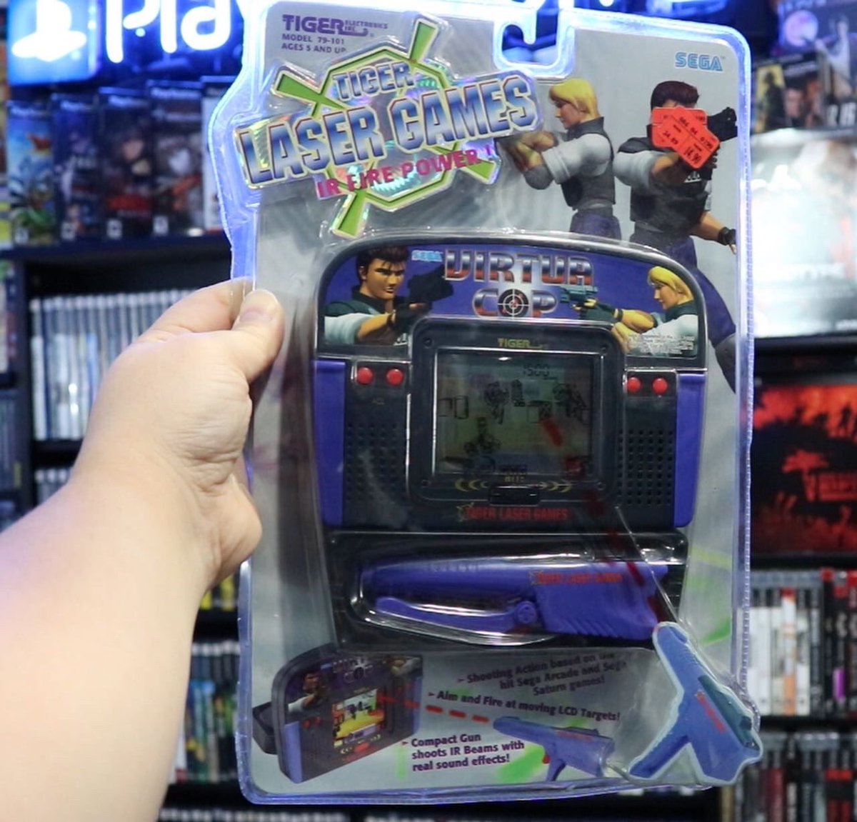 GamerAhmer's tweet photo. Such a cool #tigerelectronicshandheldgame ! #virtuacop #tigerlasergames #lightgungames #lightgun #videogameroom #videogames #gamerahmer #gamer #gamingcommunity #games #target #games #tigerelectronics #handheldgaming https://t.co/kNg7P4KUTr