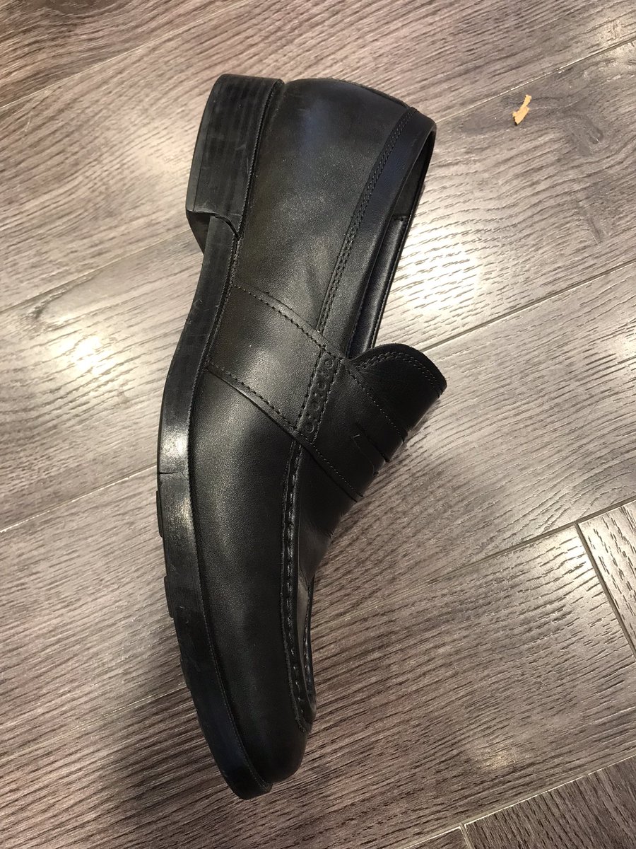 AtulNSingh's tweet photo. @colehaan Your shoe sole broke into pieces !! Is that #colehaan quality and standards for a shoe which has been very sparingly used ?? https://t.co/7r43VfPJOm