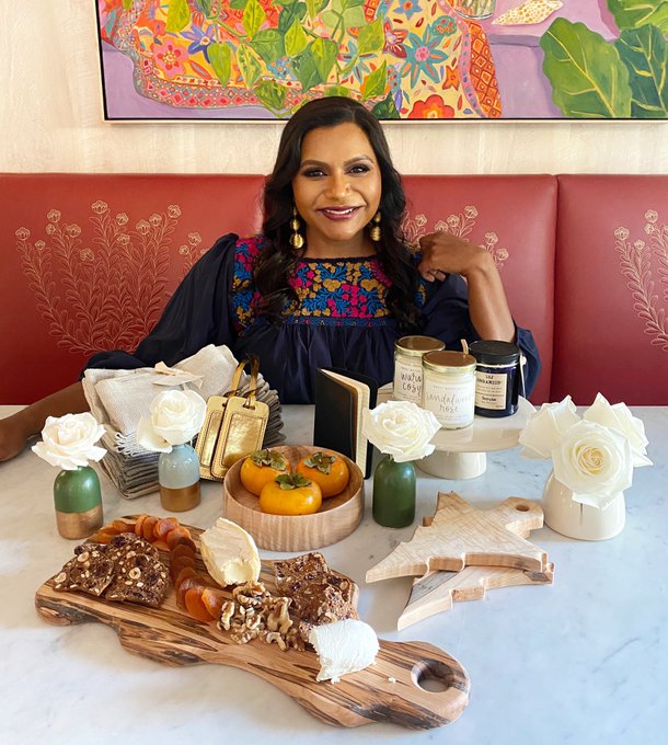 MINDY KALING FDXt0Y3VEAMZqkT?format=jpg&name=small