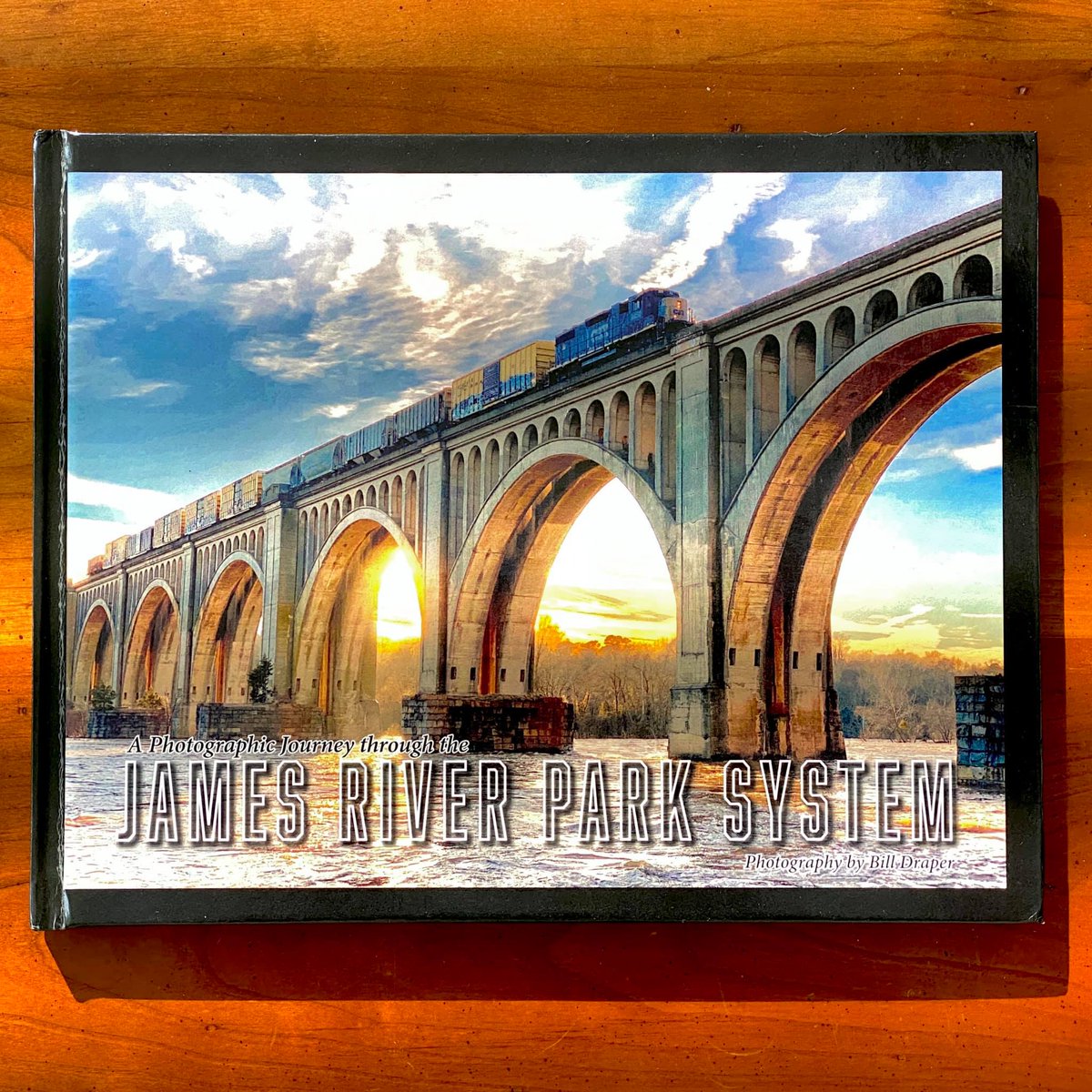 jamesriverpark's tweet photo. Bill Draper has been taking photos of the James River for years, and has produced this beautiful book. He generously donates his proceeds to the @jamesriverpark, which is amazing. Come meet Bill and get a signed book at the Library of Virginia! https://t.co/fVoDYEFNgR https://t.co/tbDOkEwyKJ