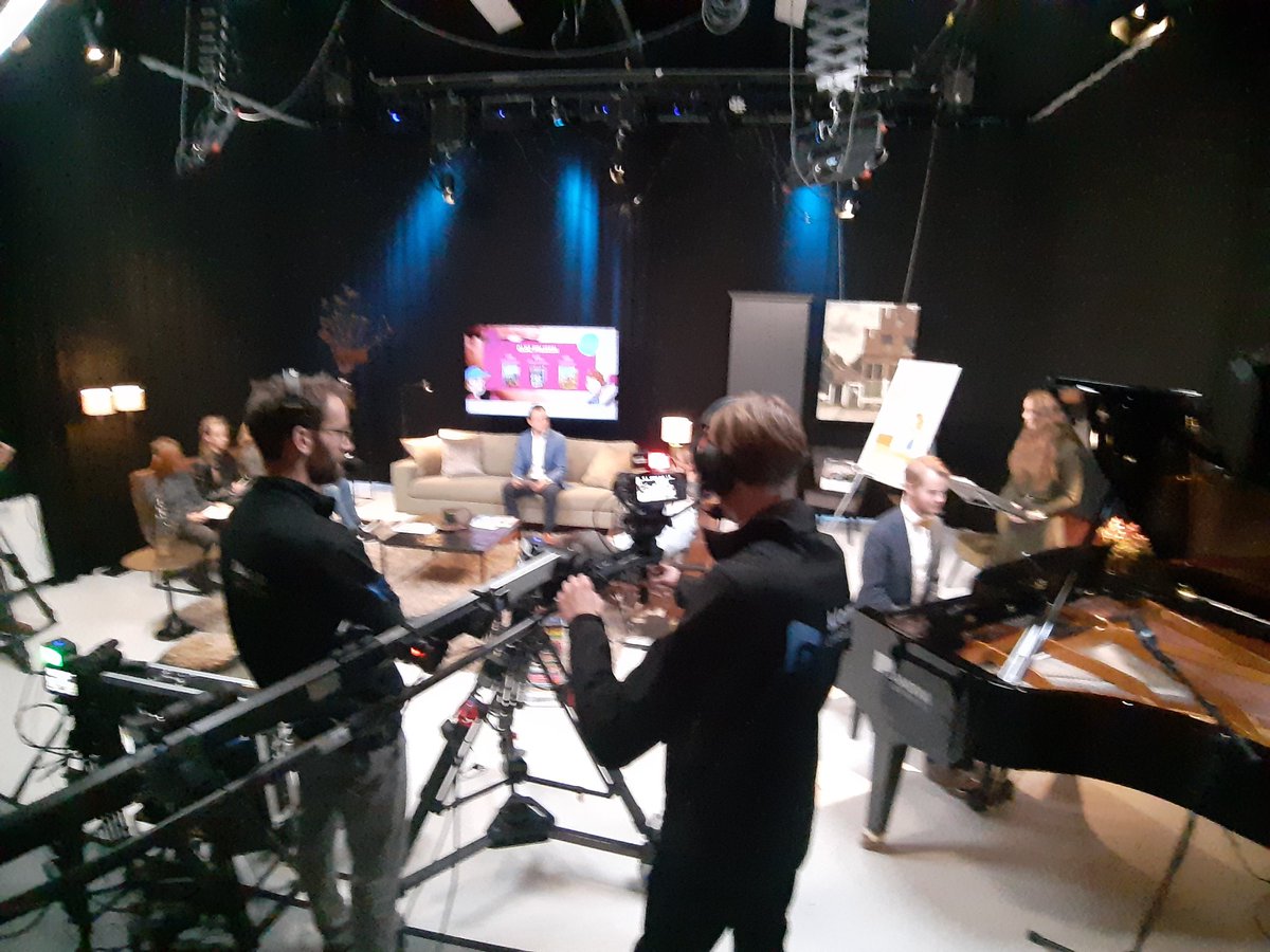 Nu #Kits Live met <a href="/HermanWilbrink/">Herman Wilbrink</a> vanuit studio <a href="/klompcreative/">Paul Klomp</a> in Bennekom. Om 20.00 uur #Terdege Live.