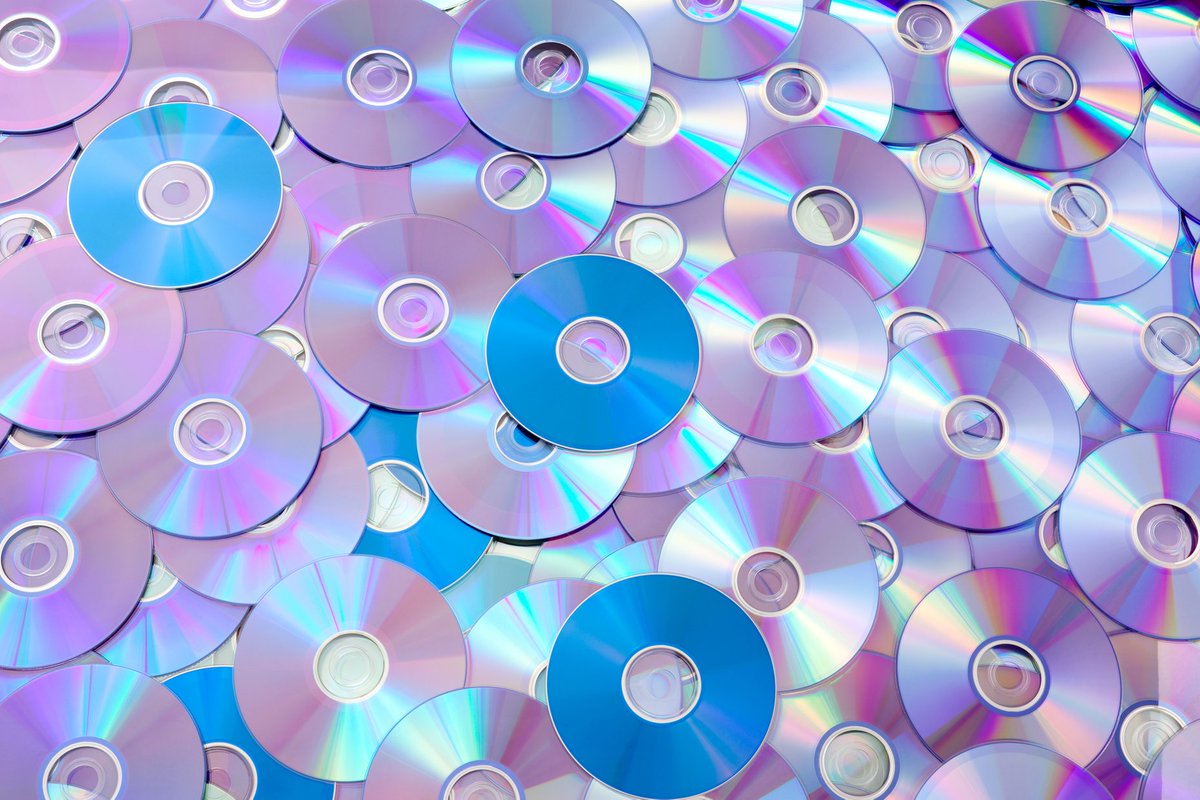 Interdruk_'s tweet photo. #Druk można wykonać na papierze, tkaninie oraz na innych materiałach. Wiecie, że również na płycie #CD i #DVD? Może nie są one już tak popularne, ale nadal nagrywa się na nich #gry oraz muzykę, dlatego zachęcamy do skorzystania z naszych usług. https://t.co/5E4YE0iBK4 https://t.co/t3J1Bk484M
