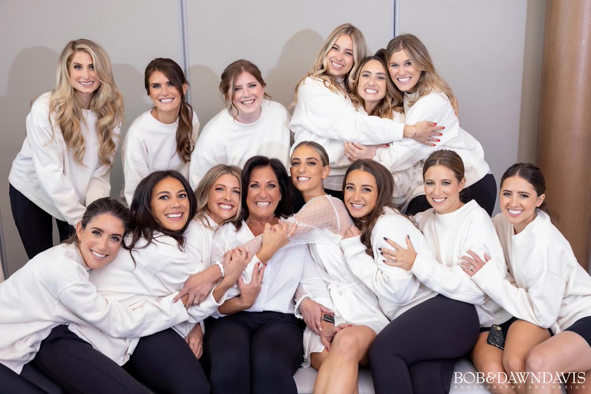 bobanddawn's tweet photo. When you’re surrounded by all your favorite girls on your wedding day, you know it’s going to be the best day ever!
Photography: @bobanddawndavis #bobanddandavisphotography
Event Planner: @greateventschicago
Venue: @offshorerooftop
Hair: @michellegeorgethesal
Makeup: @shannicat https://t.co/Hr6Y1wAJ7A