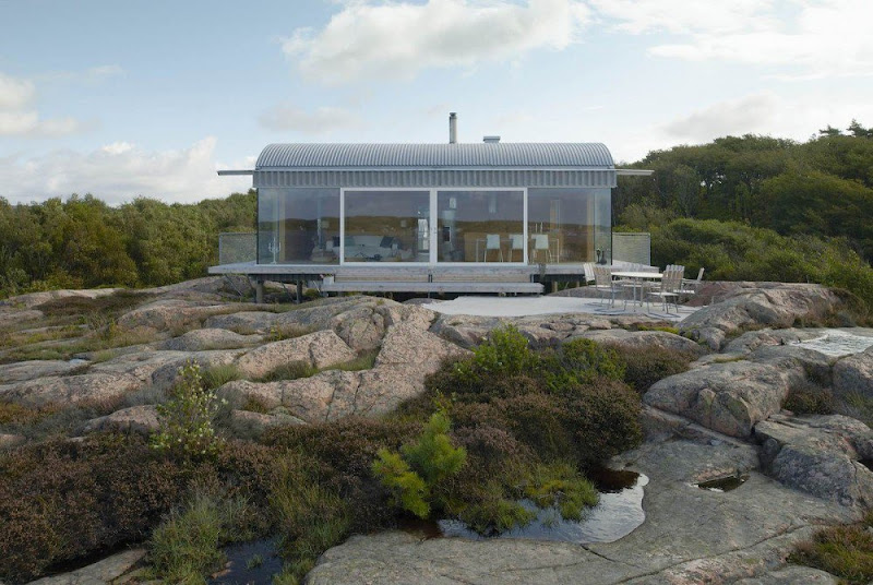 blogyarq's tweet photo. Casas de Verano en Slavik - Mats Fahlander
El sitio está rodeado por un Parque Nacional, donde la naturaleza se caracteriza por las rocas redondeadas y los árboles inclinados, por el viento permanente.
Lee más 👇
https://t.co/LZQ4uGrpaJ
#arquitectura #decoración https://t.co/6I5Agqvhc8