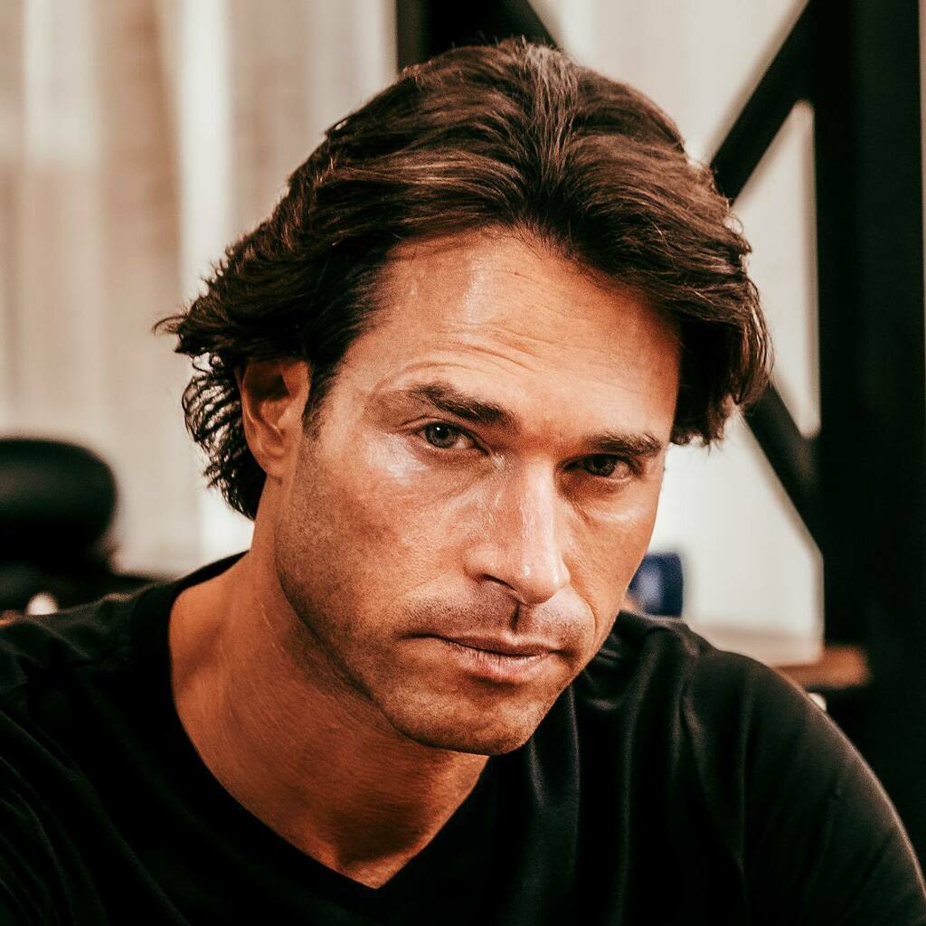 sebastianrulli's tweet photo. Esto le diría a Mauro: 
Un gran error, es arruinar el presente recordando un pasado que ya no tiene futuro. 
Y tú que le dirías? 
Solo quedan 2 capítulos para terminar #Vencerelpasado 
Espero que los disfruten. 
#noselopierdan @vencermx #capitulosdeinfar… https://t.co/yfurtbS4VZ https://t.co/vclr3zPwwx