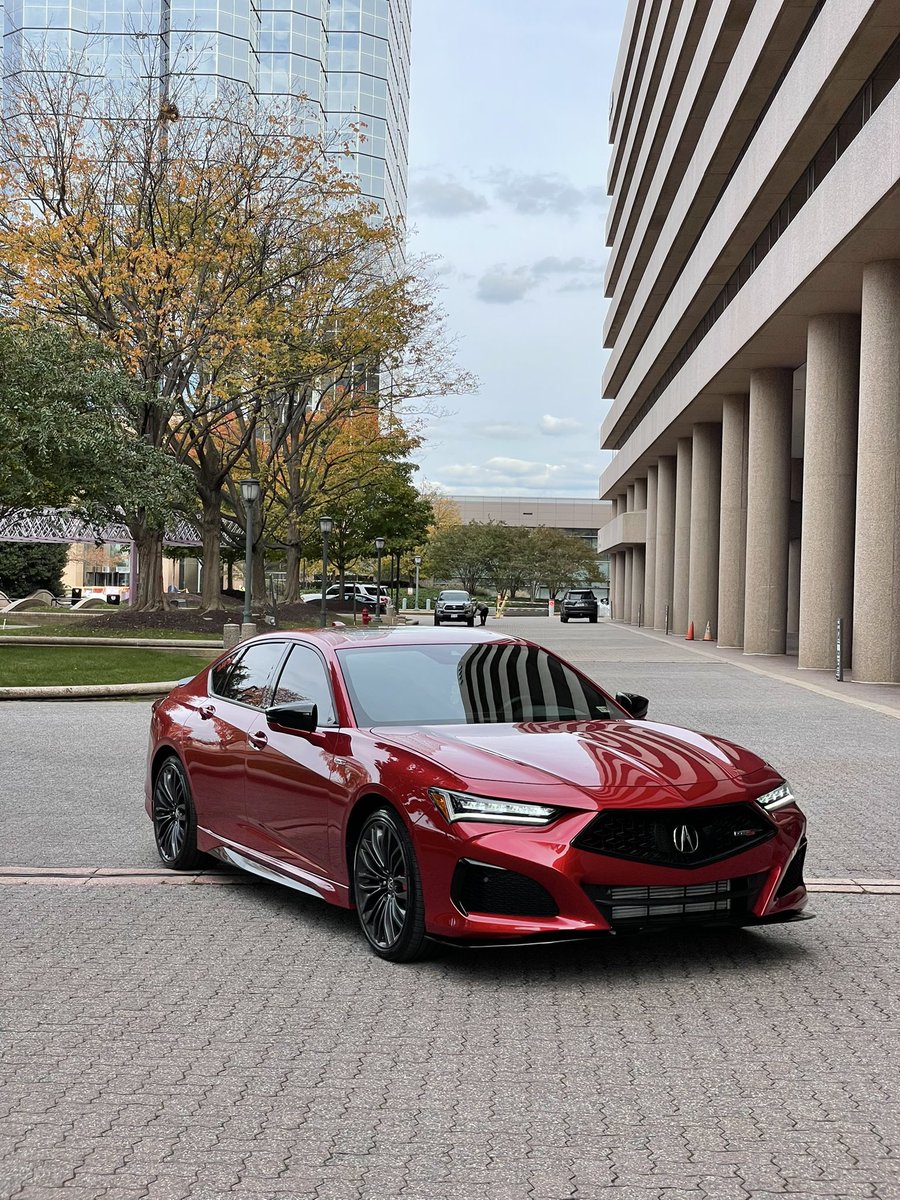 tacoboutpics's tweet photo. The red looks so good https://t.co/CQN63Jjxtm