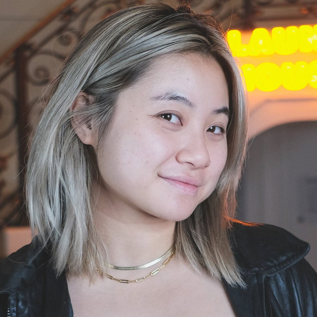 humansofweb3's tweet photo. Hey humans, this is the amazing @jadedarmawangsa!

She started a YouTube channel at age 9 📹 

Dropped out of high school at 16 and moved to LA 🛬 

Runs a creative agency called X8 media 📈

Has almost 400k followers on TikTok 🚀

Oh, she also surfs and plays the violin 🏄🏻‍♀️🎻 https://t.co/futQf7IZVi