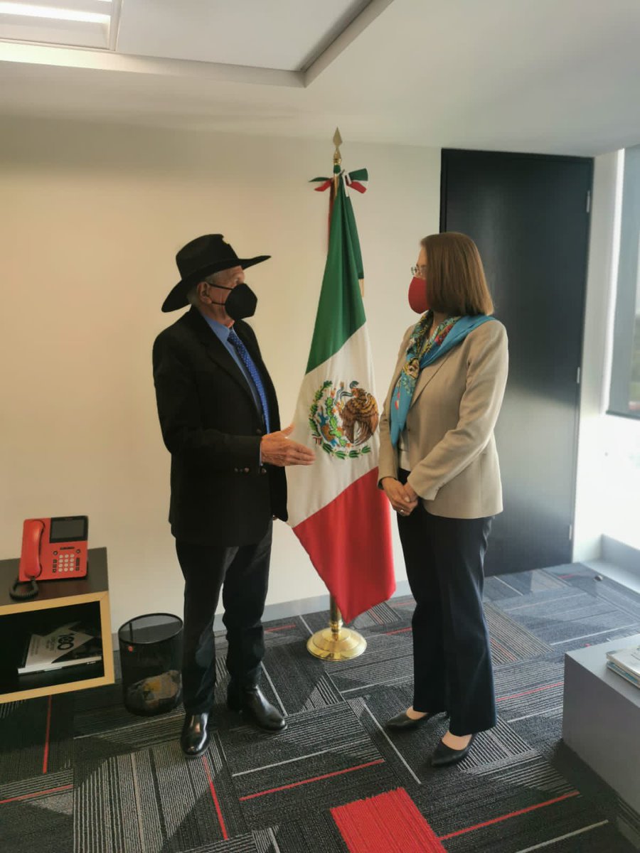 luzmadelamora's tweet photo. Recibimos en la @SE_mx a Don Panchito, un gran defensor de la Denominación de Origen Tequila. 

Seguiremos trabajando de la mano con él, el @CRTequila y la Cámara del Tequila para fortalecer este producto que es un orgullo de México en el mundo. https://t.co/tPIYZLJxwd