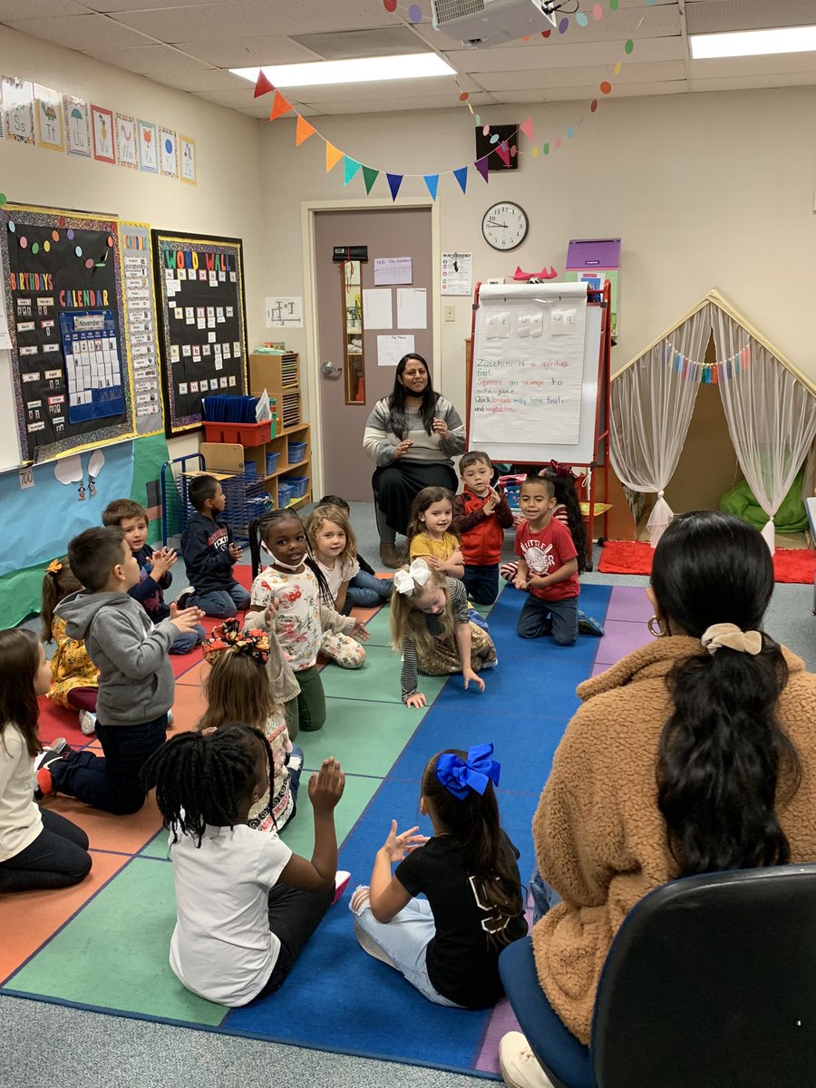 BacaWest's tweet photo. Prekindergarten @NeyKnights wonderful learning is taking place!! @RitaC11900705 @Danawest75 #bisdBackToBetter https://t.co/hUksUuklIA