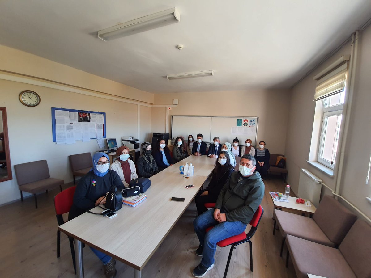 Kasım ayı Çay ilçe ziyaretlerimizin ilkini Pazarağaç iho, Yunus Emre ortaokulu ve Akkonak ortaokulu ile gerçekleştirdik. Gayret bizden Tevfik Allah'tan.