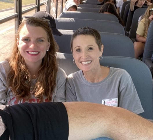 I had a few minutes to kill on Monday and got to hug this lady’s neck for the first time since May. I hope the newest Redhawks know how lucky they are to see this smile every day ❤️ <a href="/CobbSwinnea/">Kristi Cobb Swinnea</a>