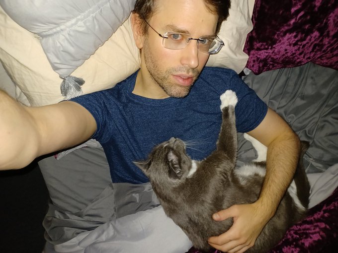 This cat loves to cuddle. Especially when you are supposed to be asleep XD https://t.co/B4U4Lg8dyB