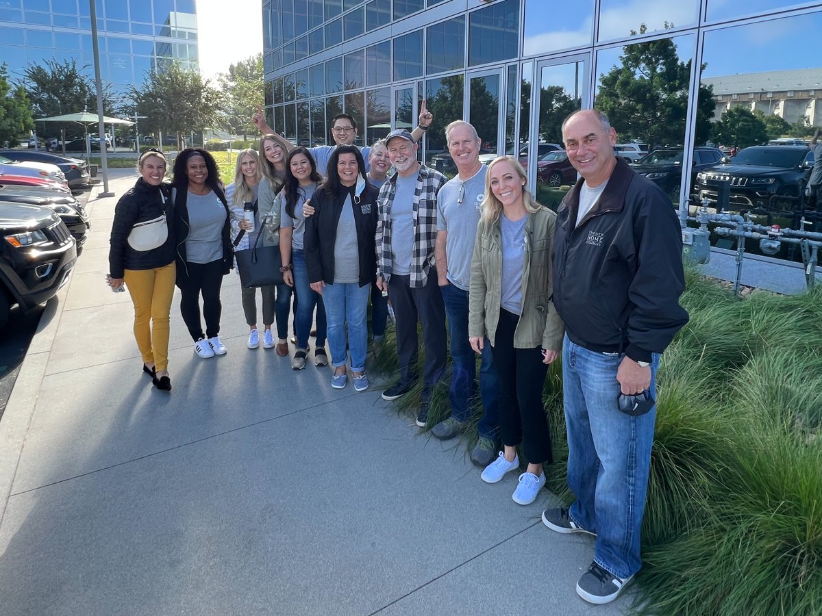 We loved giving back &amp; volunteering with #EmilioNaresFoundation to pack nutritionist designed snack bags to help with post-cancer treatment food needs. The Foundation helps families navigate through their child’s journey with cancer &amp; other life-threatening diseases.🌟