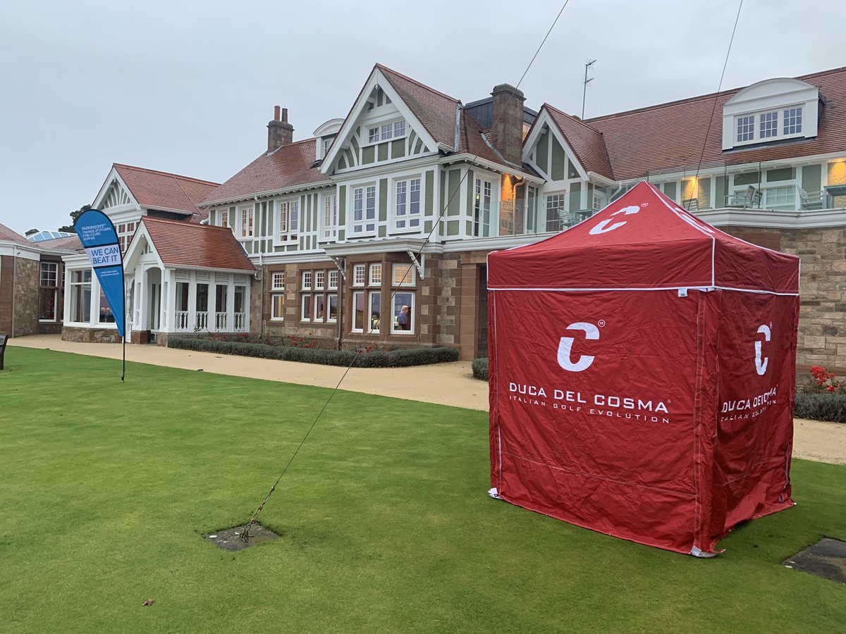 Ducadelcosma_'s tweet photo. A privilege to support @ParkinsonsUK at their fundraising event @MuirfieldGolf hosted by @15GavinHastings 

#TheHonourablecompanyofedinburghgolfers 
#Ducadelcosma 
#gavinhastings 

Big thanks to @janmadsox 
#janmattison 

#Elaineslide https://t.co/lwLs5pCp5T