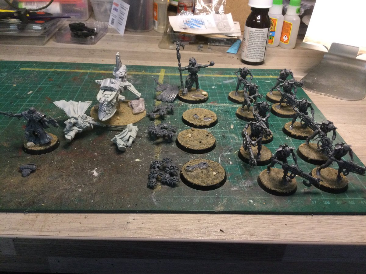 tiffanyszoneuk's tweet photo. Latest batch of minis awaiting an undercoat. #warhammer40k #warhammercommunity #sistersofbattle #spacemarines #necrons #canoness #sammael #necronoverlord #orderofourmartyredlady #ravenwing #szarekhandynasty #makingmodels #wargaming https://t.co/pEMg9V6qid