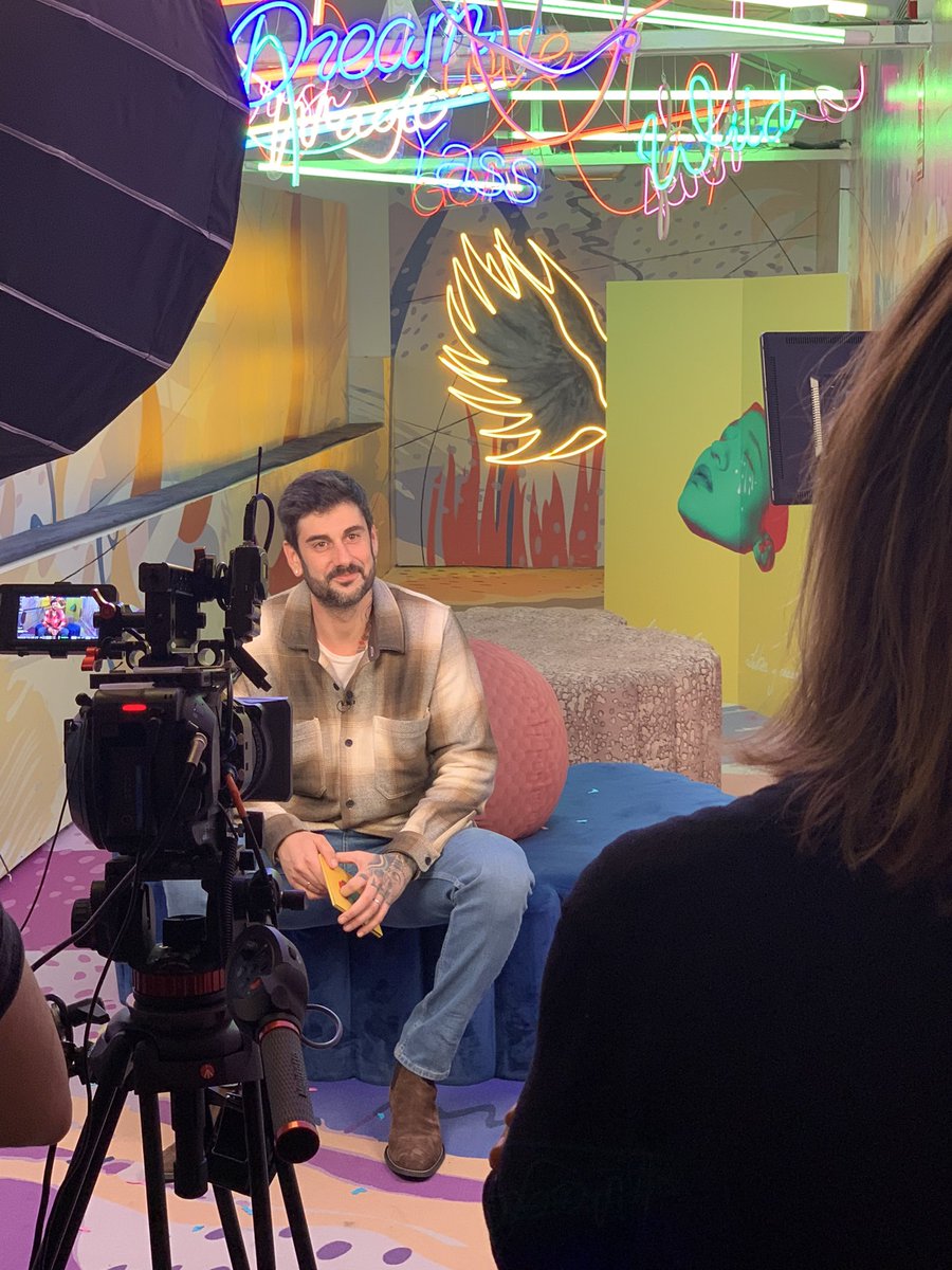 La verdad es que entrevistar con <a href="/MelendiOficial/">Melendi Oficial</a> es como hablar  con un colega de lo fácil que lo pone todo 😊 Lanza nuevo trabajo #LikesYCicatrices #Melendi