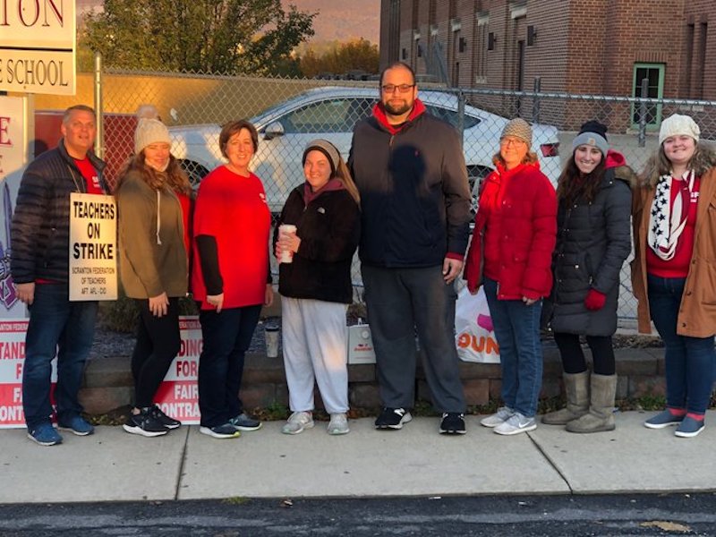 LaborPressNY's tweet photo. Striking Scranton Teachers: 'We've Run Out of Patience' @sftlocal1147 @AFTPA #StandWithScranton #SchoolsOurKidsDeserve  https://t.co/devdmk7R19 https://t.co/nQofKkytPp