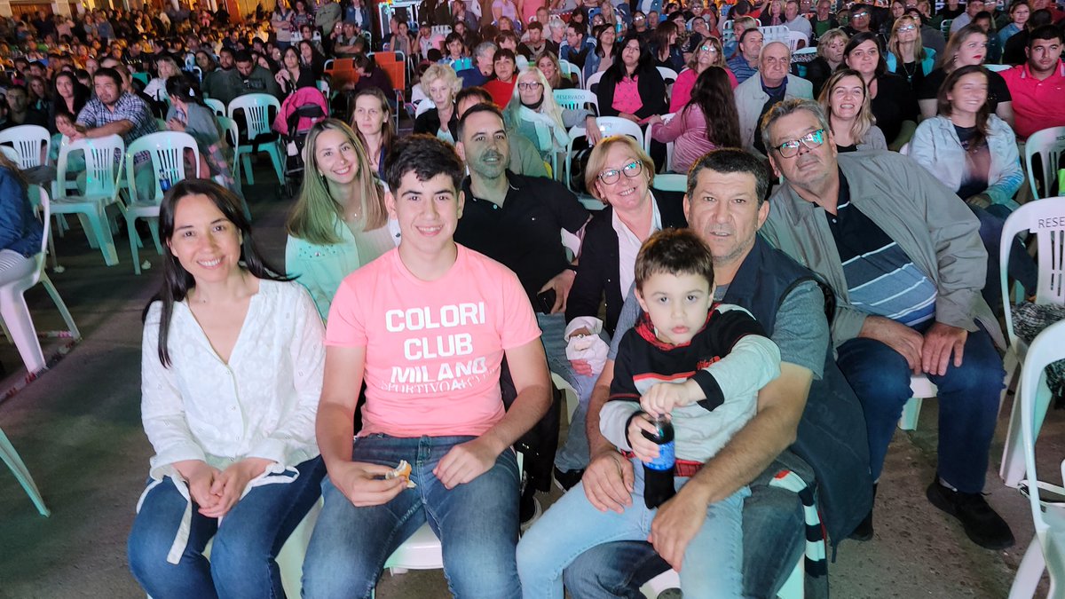 PaulaCordobaOk's tweet photo. ¡Feliz cumpleaños Los Surgentes! 

✨ Anoche el Bv. Liniers se convirtió en el escenario de una noche inolvidable!

Gracias a tod@s l@s que participaron de este 110° aniversario tan especial, vecin@s y equipo de la municipalidad y familia☺️ 

¡Estamos muy felices! ♥️ https://t.co/7fQcatJKOM