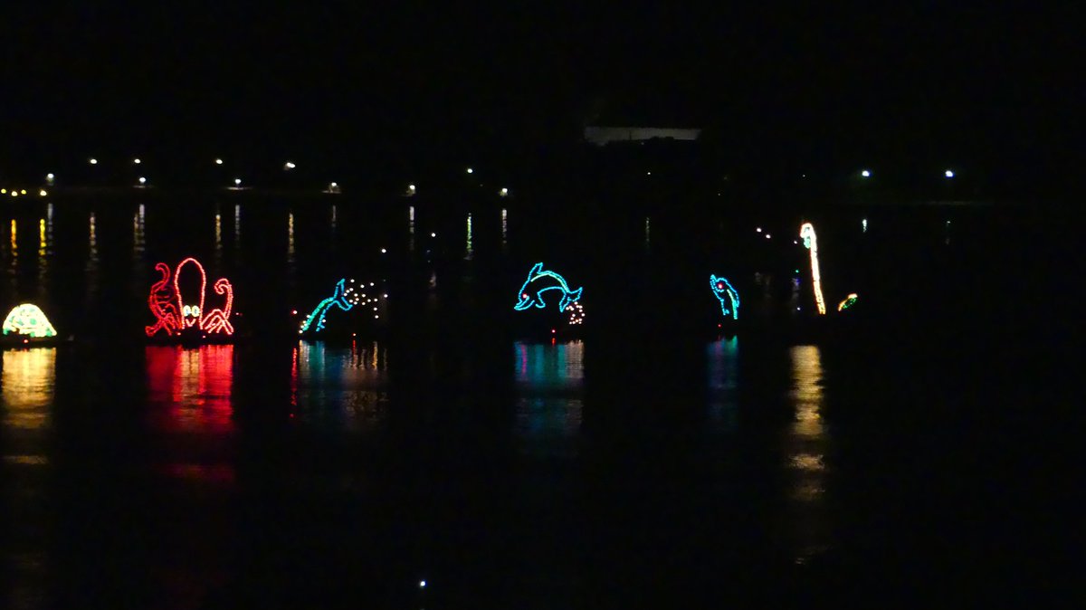 disneypicaday's tweet photo. #ElectricalWaterPagent at #MagicKingdom This is something that I had never seen except in glimpses until our trip last month. It is pretty trippy fun and really old school Disney. Recommend catching once to say you have at least https://t.co/l3O1gYLUxW