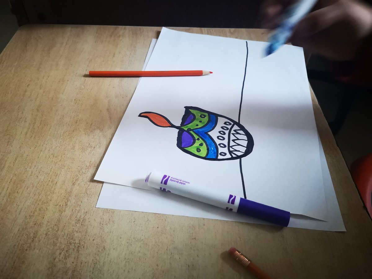 MEGANSIMS79's tweet photo. Grade 3 students learning about Diwali and creating pictures of diyas, oil lamps made from clay with a cotton wick dipped in vegetable oil or ghee. #LakesideEquity https://t.co/mNDGJVZHl1