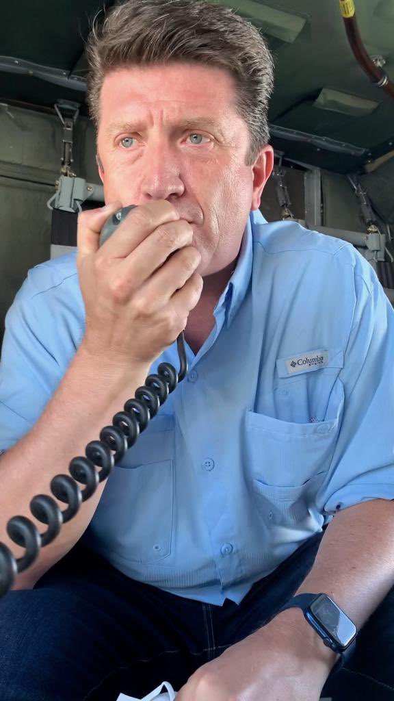 Diego_Molano's tweet photo. Hoy sobrevolando el Alto Baudó invito a todos los miembros de los grupos armados ilegales a que pasen a la legalidad; esto significa una vida sin riesgos para ustedes y sus familias. Las Fuerzas Militares y de Policía seguirán #SinTregua en defensa de los colombianos. https://t.co/ThlgO54CxX