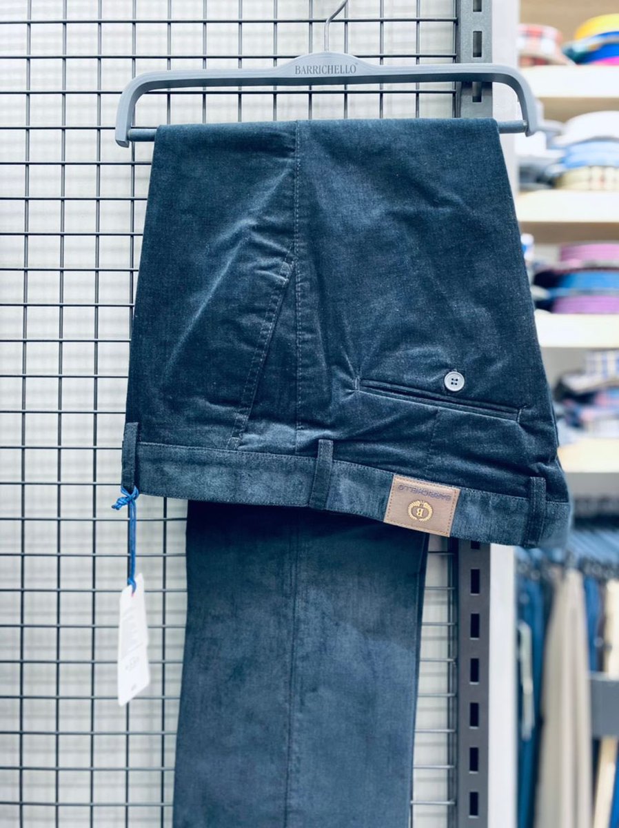 ShemaBespoke's tweet photo. Barrichello Chino Trousers | Perfect For Every Occasion — Twill Cotton Neat
•
150,000/- | +256 776 188 171 https://t.co/3g9dsAFKC9