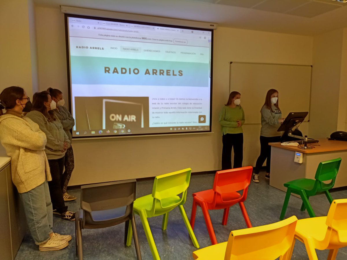 al383983's tweet photo. En la sesión de hoy hemos compartido nuestro podcast. ¡Ha sido una clase muuuuy divertida! #MI1855B https://t.co/w6nC12bxp7