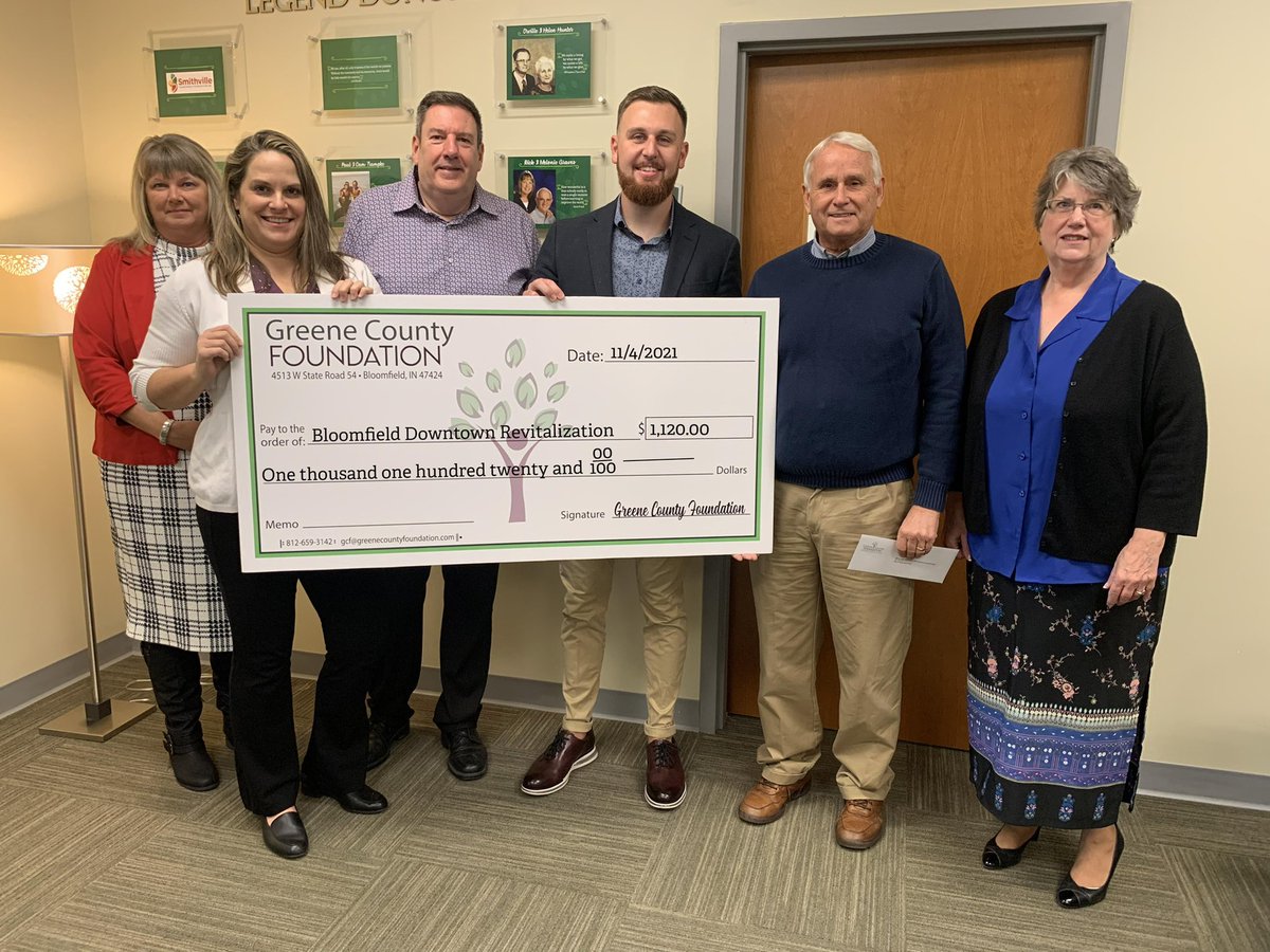 BRevitalization's tweet photo. A huge thank you to the Bloomington Board of Realtors for selecting BDR as a recipient for the 2021 BBOR Grant. 

This grant will be used for our banner project that will be seen on the light posts surrounding the square in the spring of 2022. https://t.co/6NV9nKzHLZ