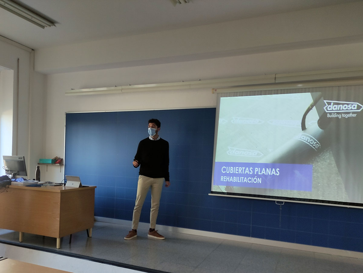 MasterMejorr's tweet photo. Once again, this year, Adolfo Galán and Jorge Colchero from the Technical Department of DANOSA, gave us yesterday an interesting lecture on the rehabilitation of flat roofs. #DANOSA #Rehabilitación #ETSEdificación https://t.co/YRgqrYiBVO