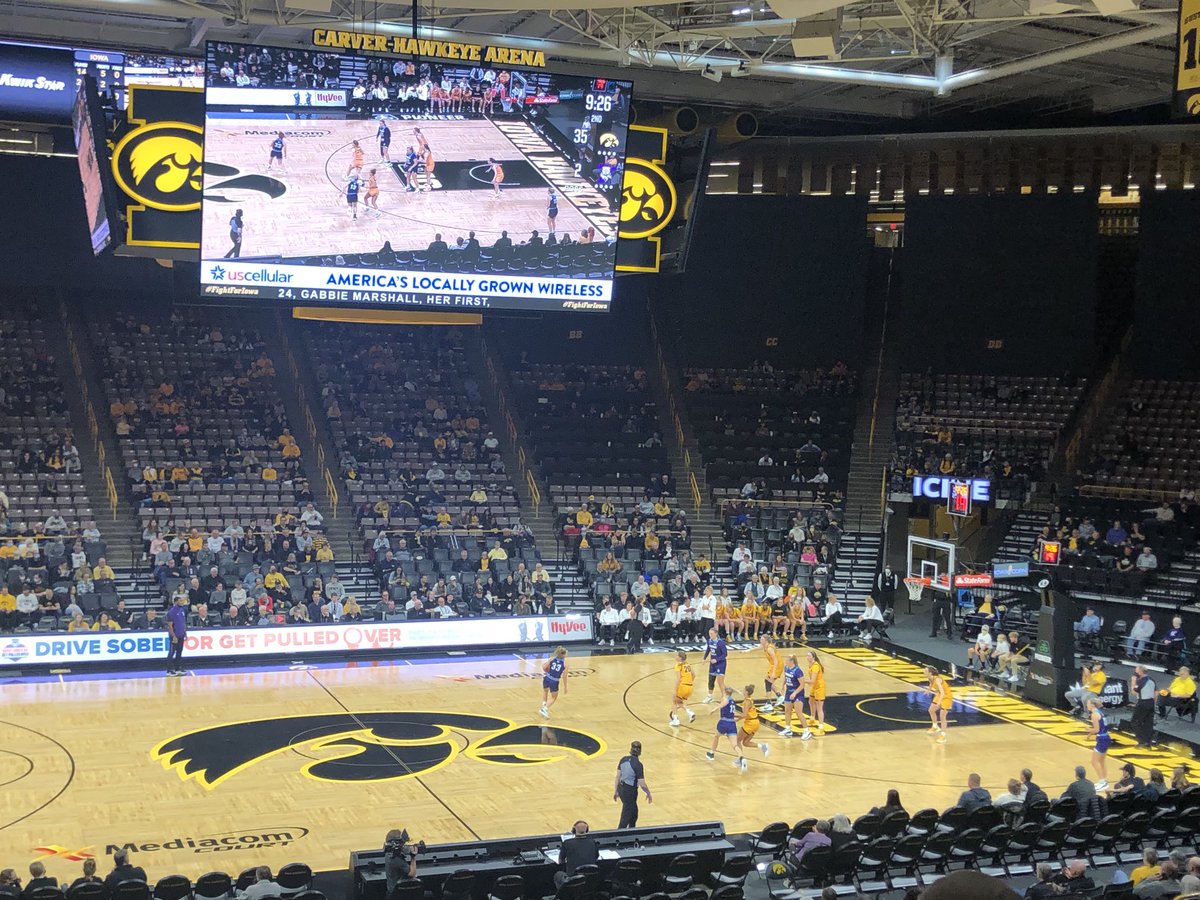 Great first quarter @UniversityofIowa Women’s bball tonight #FightforIowa Go Hawks! 🖤💛🖤