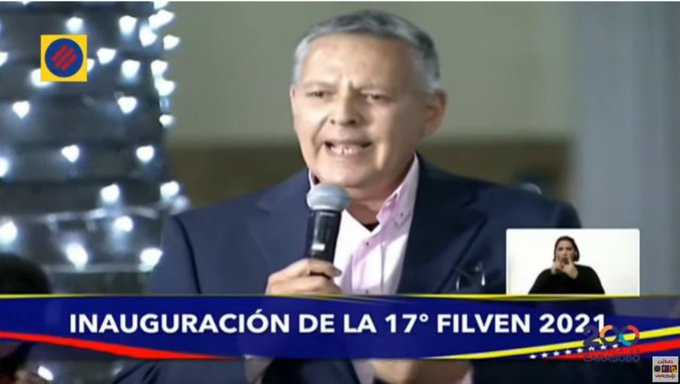 ApcLeoncio's tweet photo. Nuestro Alcalde @JoseVRangelA en el marco de la @filven2021 que se realiza bajo el lema #LeerIndependiza, agradeció al Pdte. @NicolasMaduro por rendirle un emotivo homenaje a su padre #JoséVicenteRangel.
¡#SucreTieneConQué!
#DocumentoHistórico https://t.co/BcbdCLb9pW