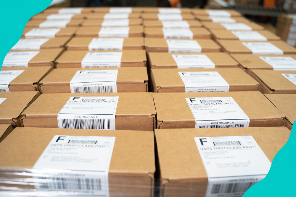 theclientgiant's tweet photo. The Top of Mind touches are on their way to doorsteps, hands, and homes of your people. 

Meticulously crafted, carefully packaged with the utmost care so YOU can make an impact while you do what you need to do.

#MakeSomeonesDay #ClientGiant #CorporateGifting https://t.co/RMq1G3zN6O