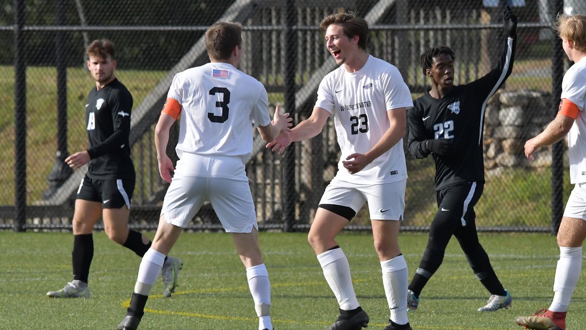 UWWAthletics's tweet photo. The @UWWMensSoccer team advanced to the Coast-To-Coast Athletic Conference semifinals with a 3-0 victory against Finlandia in Thursday's quarterfinal match: https://t.co/FsSt8PaOEc

#d3soc https://t.co/XsmFV5tOs7