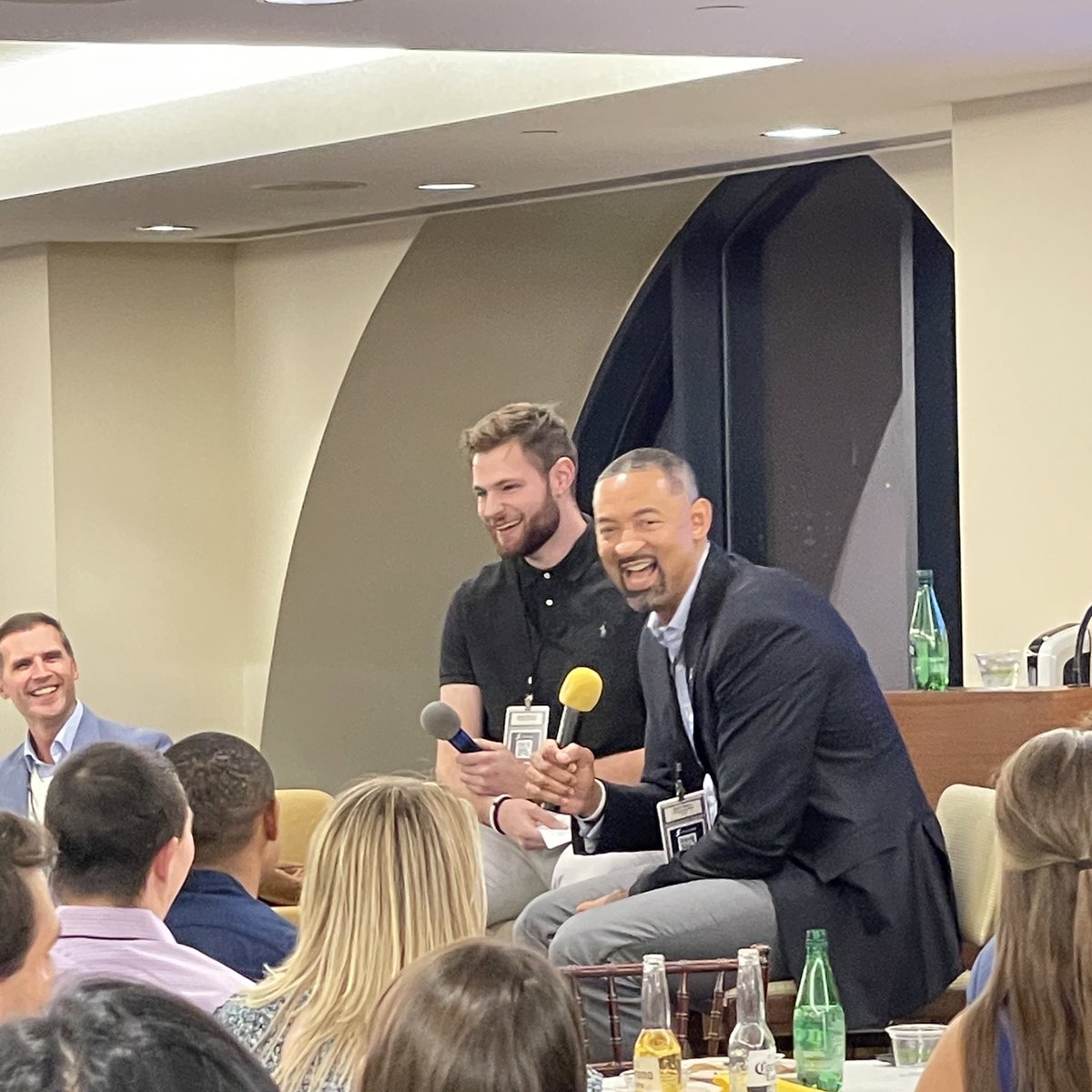 Blake_Lawrence's tweet photo. “Coach, if NIL was around back in the Fab Five era… how would you have done?”
*pause*
“Going to the NBA I probably woulda taken a paycut!!!”
@H_Dickinson24 and @JuwanHoward with a candid convo to open up #MSBC10 https://t.co/QwAg80r7cq