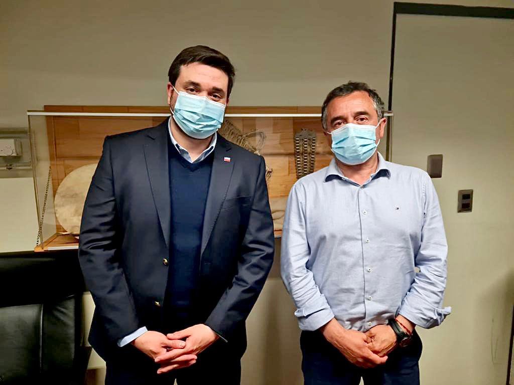 eugenioaguilo's tweet photo. Trabajo mancomunado con los municipios de La Araucanía! Me reuní con alcaldes de la zona para escuchar sus preocupaciones y prioridades, lo q permitirá coordinar herramientas q brinden desarrollo local y mejor calidad de vida para las personas de la región. Con diálogo avanzamos! https://t.co/xKgUXDfMIV
