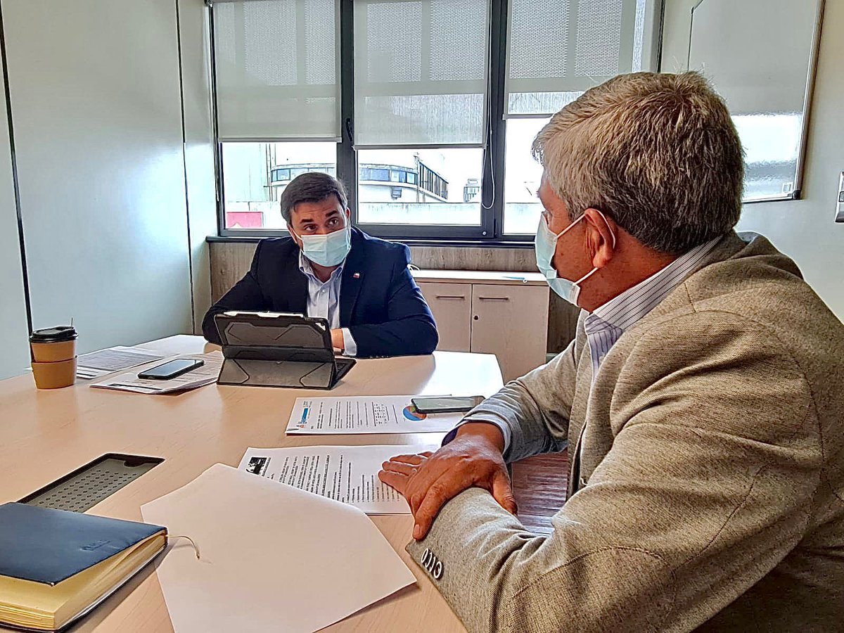eugenioaguilo's tweet photo. Trabajo mancomunado con los municipios de La Araucanía! Me reuní con alcaldes de la zona para escuchar sus preocupaciones y prioridades, lo q permitirá coordinar herramientas q brinden desarrollo local y mejor calidad de vida para las personas de la región. Con diálogo avanzamos! https://t.co/xKgUXDfMIV