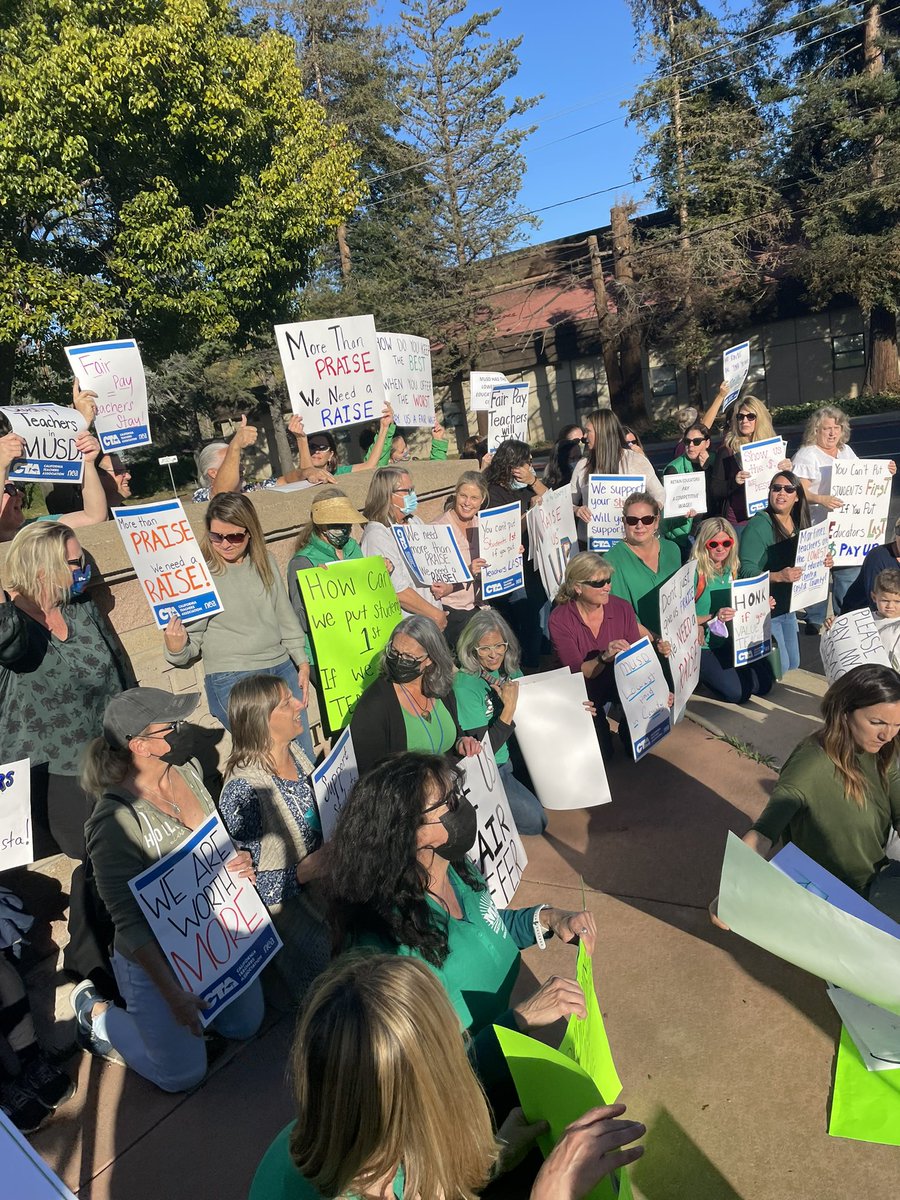 MEAisME's tweet photo. Martinez Educators Unite #WeareCTA https://t.co/aXPBF5PylU