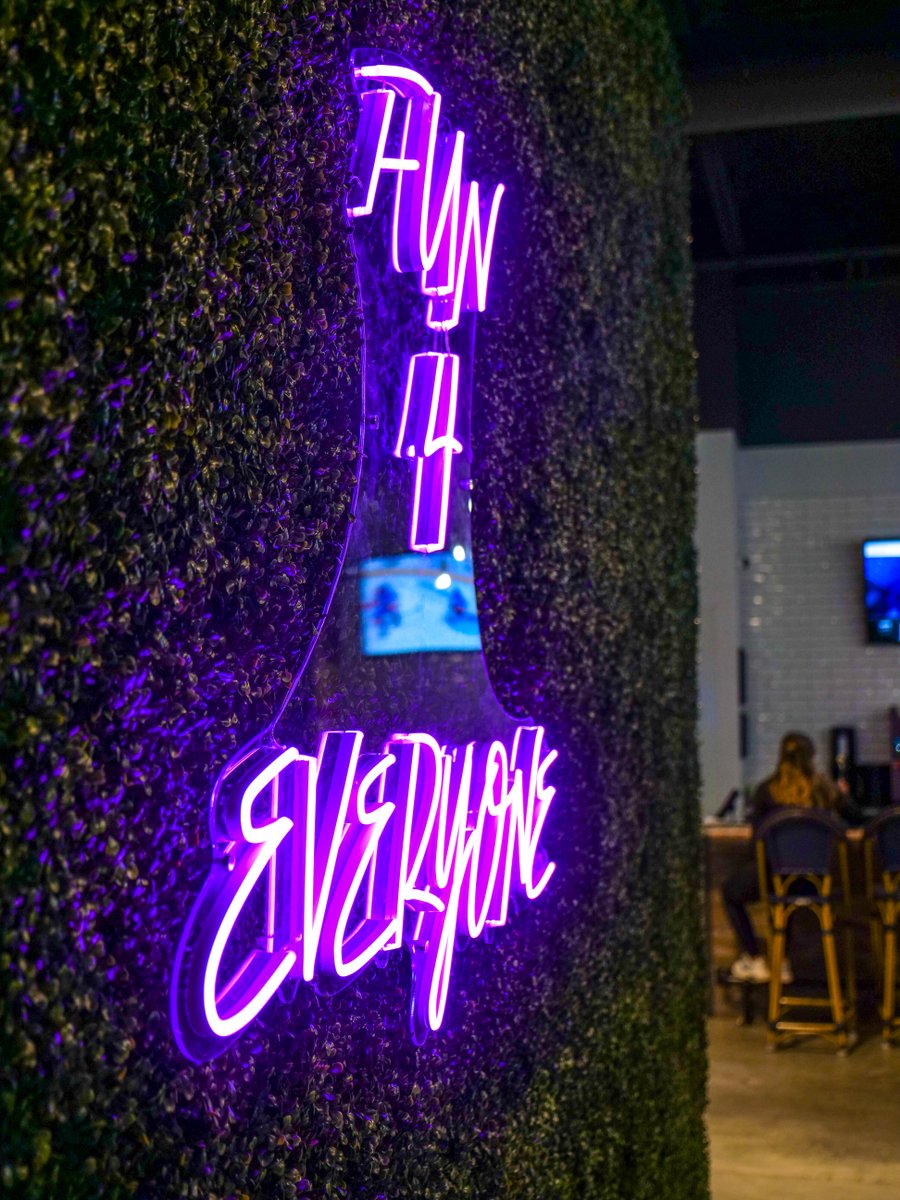 CanGOLF_Canmore's tweet image. Are you looking for a fun place to host your holiday party in the Bow Valley? Join us at CanGOLF!! Our sims offer more than just golf - there is #fun4everyone. From beer pong to ski ball, golf isn&apos;t the only name of the game. #holidayseason #christmasparty #canmore