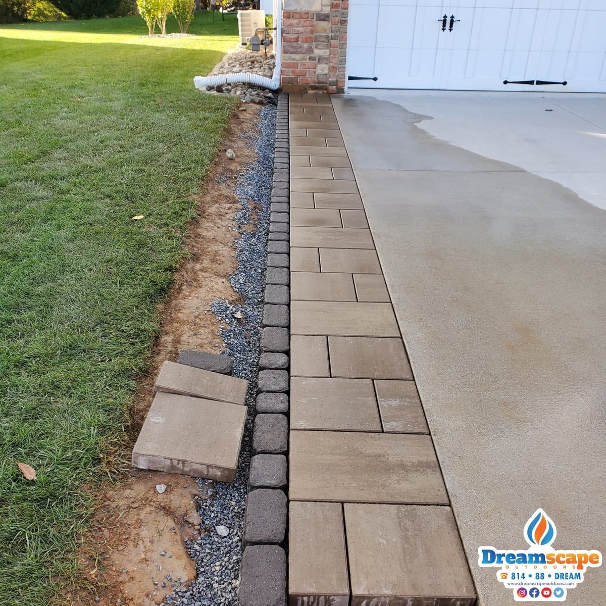dreamscapes2u's tweet photo. This Techo-Bloc Driveway Hardscape is almost a wrap in Littlestown, PA @ Stoner's Farm!
🔥 #DREAMscapeOutdoors
🧱 #HardscapeProfessional
🧱 #ModernHardscape
🧱 #HardscapeDesign
🧱 #Hardscaping
🧱 #TechoPRO
🧱 #Techobloc
🧱 #HD2Blu
🧱 #BestAround https://t.co/7K7nvmSfs2