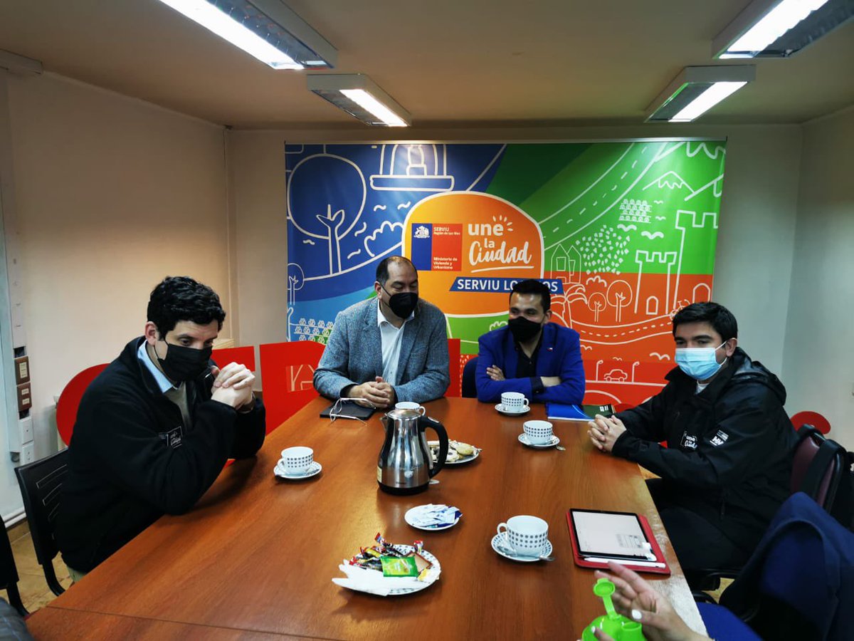 serviulosrios's tweet photo. 🙌🏼Todo el equipo SERVIU Los Ríos le da una afectuosa y cálida bienvenida al nuevo Seremi Minvu, Ignacio Vidal 👏🏼🥳
👉🏼Estamos ansiosos y felices por trabajar juntos en pro de los vecinos de la región ☺️
#minvu #serviu #vivienda #ciudad #seremi https://t.co/WP4ZpYJNNf