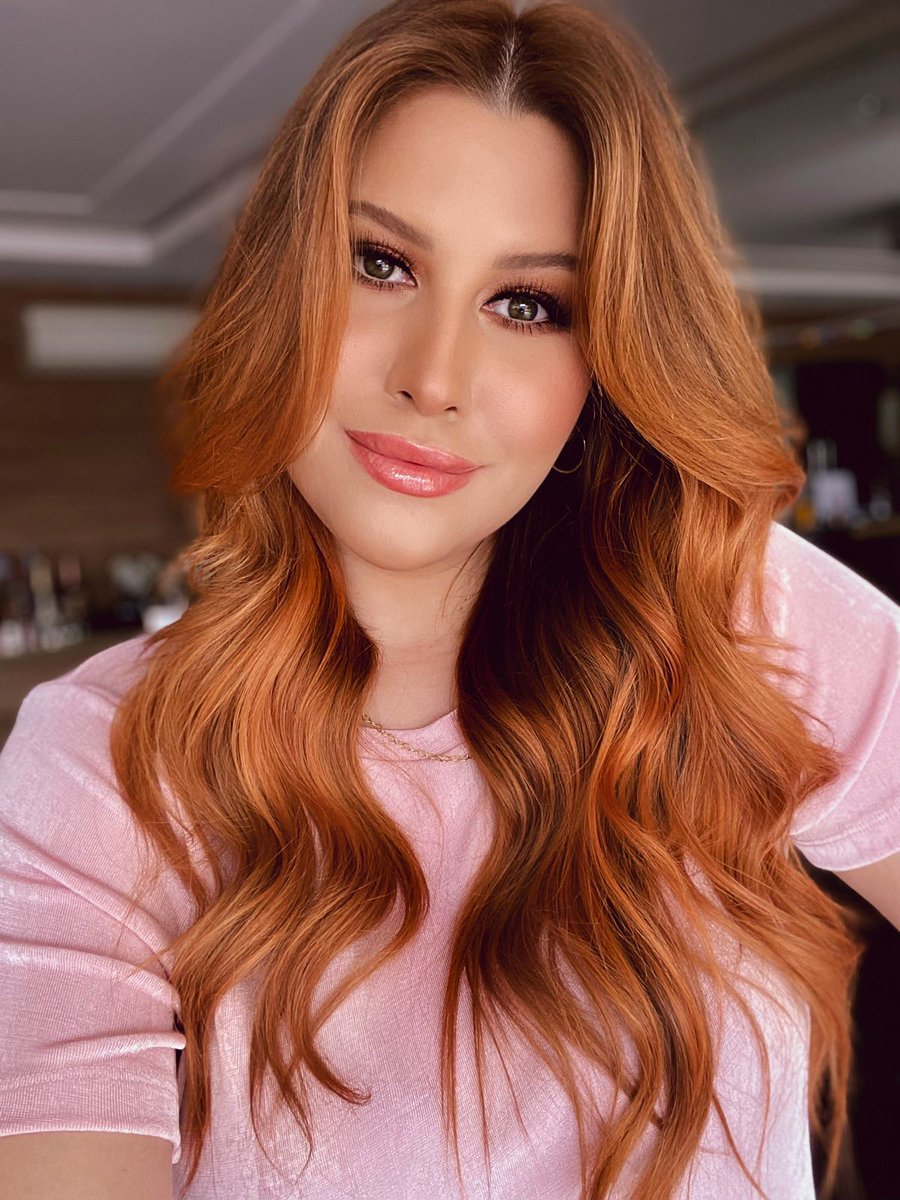 SedaOficial's tweet photo. Oiiii, gente! Cheguei por aqui!! ✨✨✨
Depois de muita tentativa consegui invadir o perfil de Seda. Quem tá no PlayPlus já viu que eu invadi @afazendarecord também, né?
Agora tá valendo, enquanto os ADMs não me encontrarem a gente pode conversar 👀 #BrilheComSeda #Afazenda13 https://t.co/KFTf8nYrlw