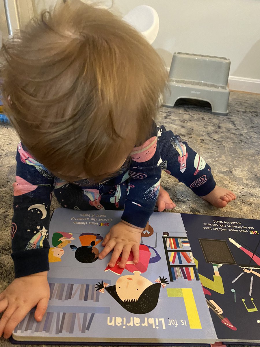 ReedingRainbow_'s tweet photo. Hmm…maybe Nina wants to be a librarian like her mama! https://t.co/mgOxfifiNb