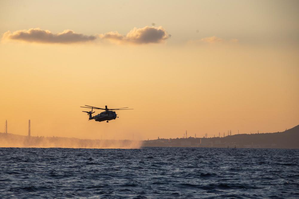 USPACOM's tweet photo. .@PacificMarines with the @3d_Marine_Div conduct helocast training as a part of their Marine Corps Combat #Readiness Evaluation in #Okinawa, Japan. #Lethality https://t.co/KBbxDlvN0G