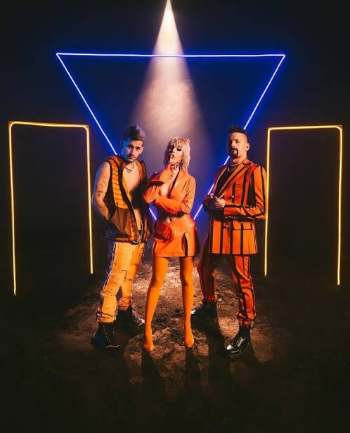 CliqueEspanhol's tweet photo. Olha quem também está de single novo. #Cachito, de @DannaPaola e @MauYRicky, já está disponível em todas as plataformas digitais. Confira o videoclipe: https://t.co/PvnzEUk2oe https://t.co/mGGRXmgwad