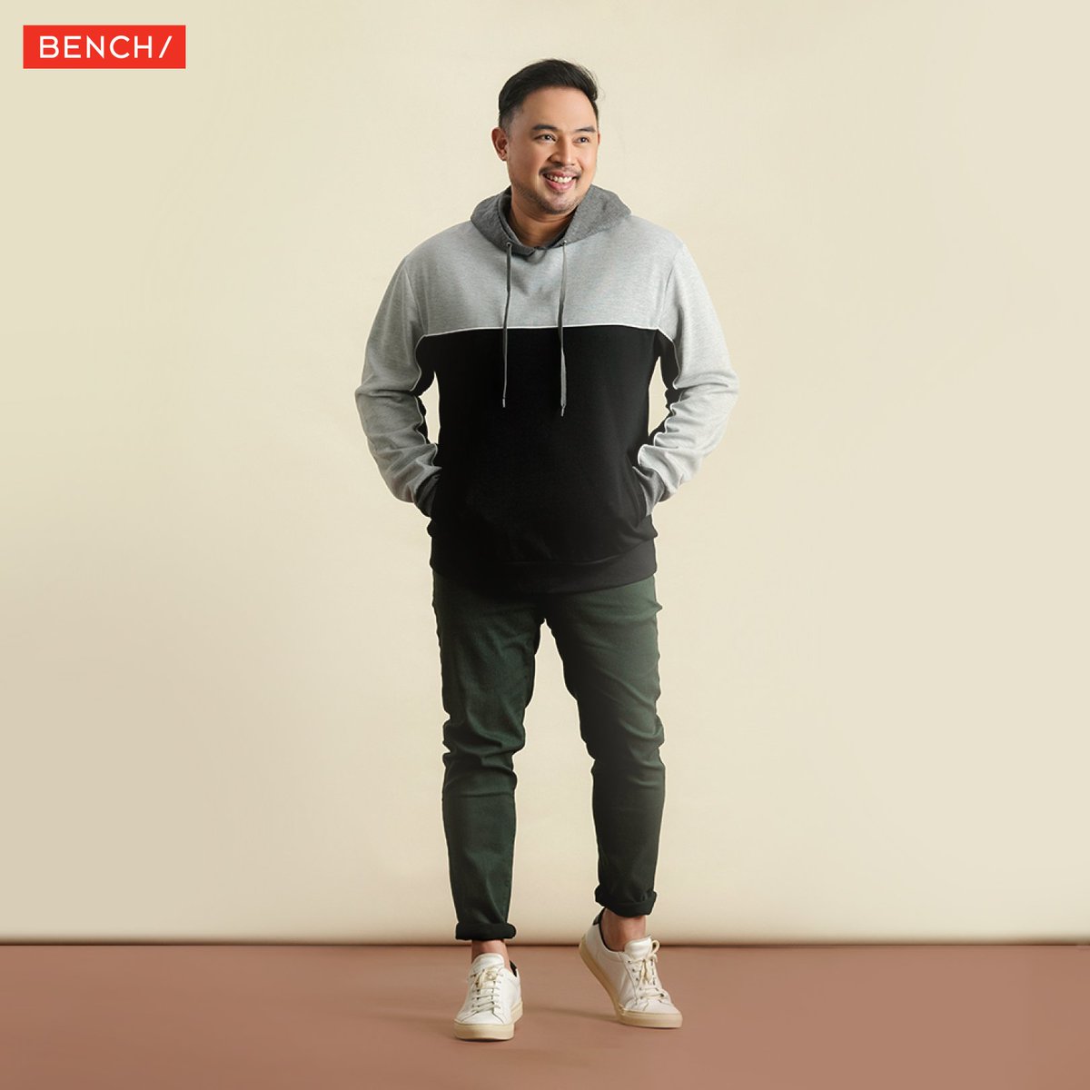 benchtm's tweet photo. Powering thru Friday at an athleisurely pace with @jedmadela  🚶🏻

#BENCHHoliday2021
#BENCHPlus
#BENCHForEveryBody https://t.co/R0OHk1d6bK
