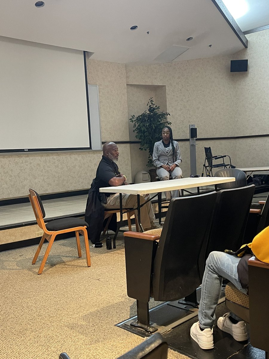 Special Thanks to the Grambling NAACP chapter for inviting Chief Melton and members of GSUPD to a panel discussion tonight to build a stronger relationship between the students and university police. #StrongerTogether #ProtectTheG