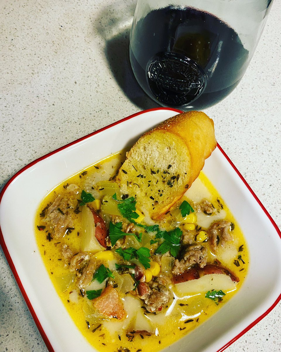ChefAshley15's tweet photo. On a 43 degree weather night calls for spicy corn chowder #chef #getinmybelly #cozy https://t.co/Q8SESlzSz5