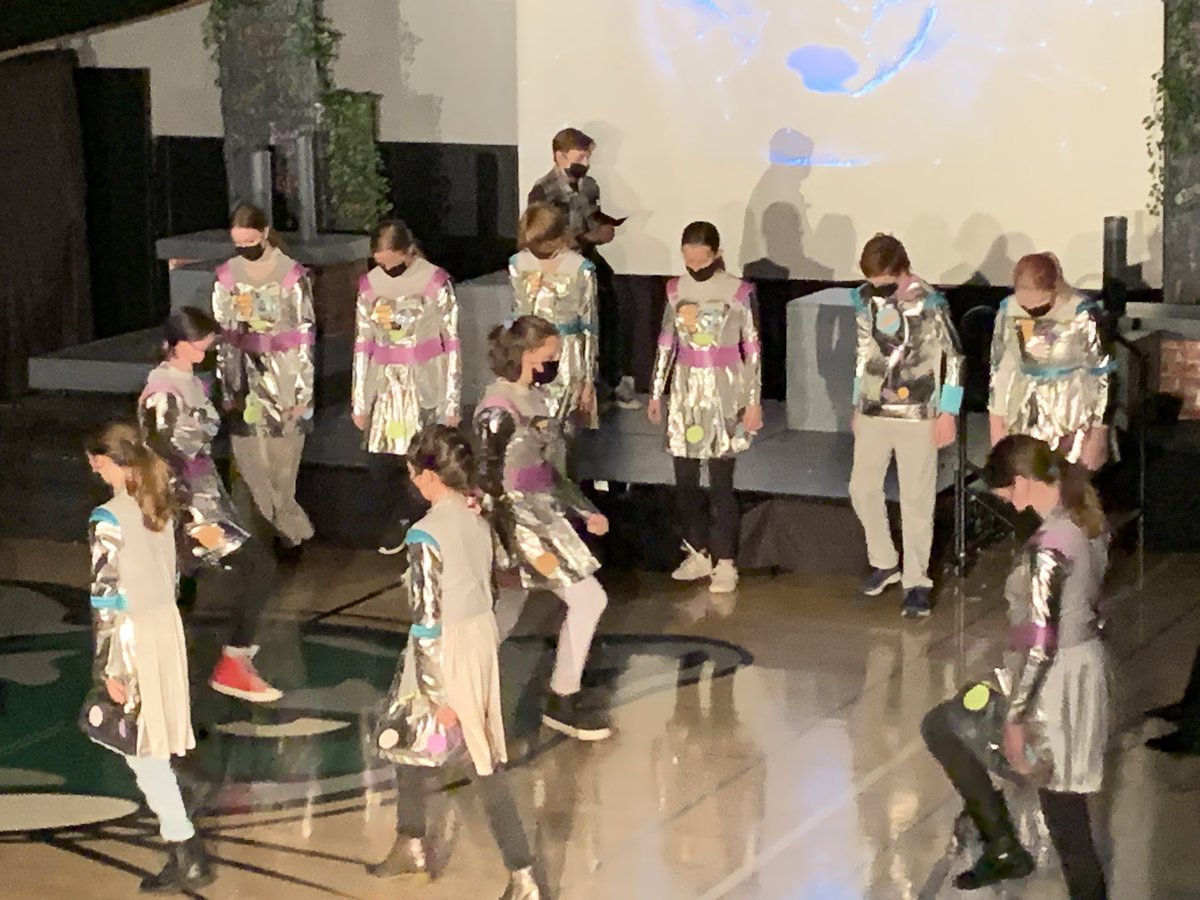 CarmodyMiddle's tweet photo. It’s great to having live performances again. Huge shoutout to The Carmody Middle School theatre group performing “We Will Rock You”. https://t.co/4wKHPDFMLu
