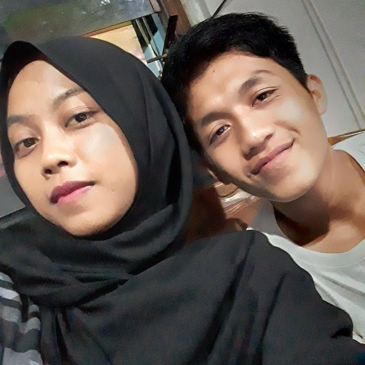 Mirip dia bgt 😅😅
Sayangnya kamu adikku 😅